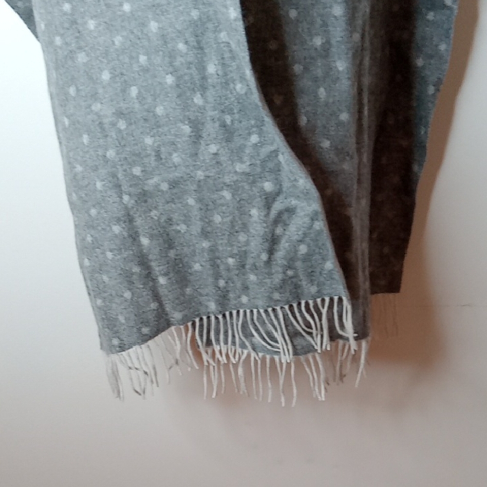 Gray Patterned Shawl With Fringe - image 2
